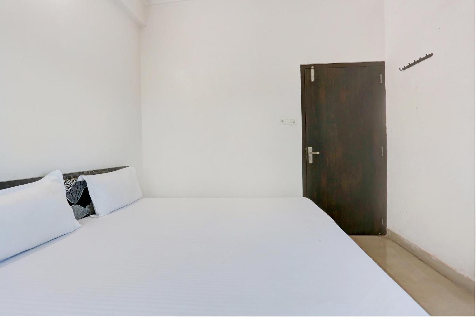 Super Hotel O Goverdhan Villa Udaipur Esterno foto